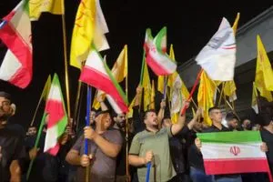 إحتفالات ومسيرات في عدة دول احتفالا بالضربات الإيرانية فيديو قناة العالم الاخبارية