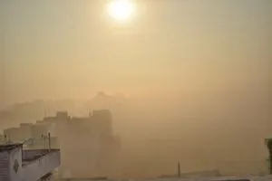 طقس العراق تصاعد للغبار و محافظتان تتجاوزان نصف درجة الغليان