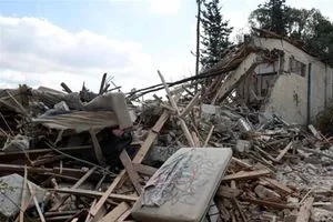 استلمته بالأمس ودمر اليوم إسرائيلية تجهش بالبكاء بعد تدمير منزلها بقصف إيراني