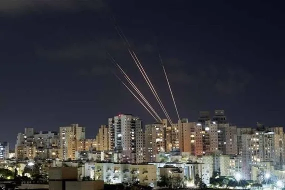 شاهد بالفيديو ما سببه القصف الايراني في تل ابيب الان