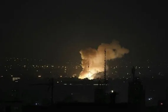 قصف إسرائيلي يستهدف مستودعات نفط في طهران
