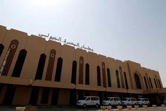 العراق يمدد حظر أجوائه أمام الرحلات الجوية ويسمح لمطار البصرة بتسييرها خلال النهار فقط