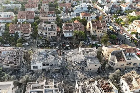 جراء الضربات الإيرانية صور توثق حجم الدمار في ريشون لتسيون جنوب تل أبيب