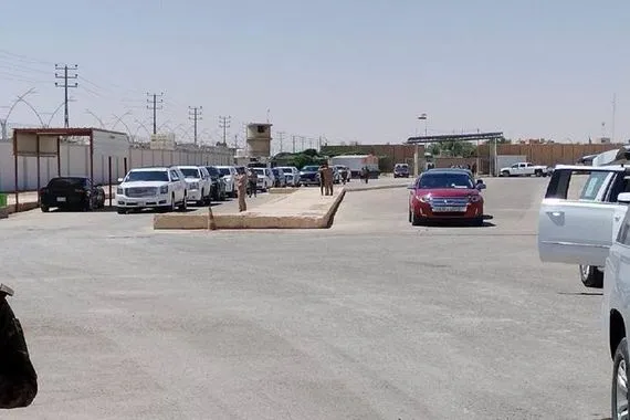 العراق يعلن استئناف التبادل مع سوريا عبر منفذ القائم رسمياً