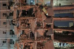 صور دمار هائل في تل أبيب وحيفا عقب سقوط صواريخ إيران قناة العالم الاخبارية