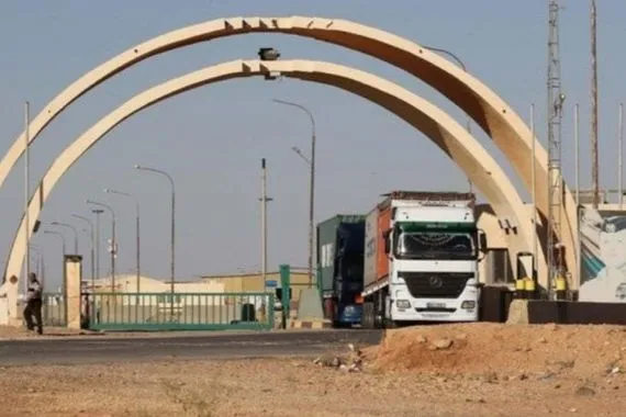 معبر القائم يفتح أبوابه وأصحاب الأعمال أول العابرين وكالة بغداد اليوم الاخبارية