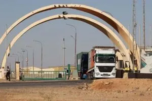 معبر القائم يفتح أبوابه وأصحاب الأعمال أول العابرين وكالة بغداد اليوم الاخبارية