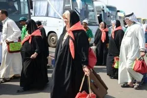 أول قافلة من الحجاج الإيرانيين تدخل العراق براً