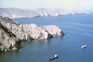 الحرس الثوري دراسة إغلاق مضيق هرمز والرد العسكري جزء من خياراتنا المفتوحة