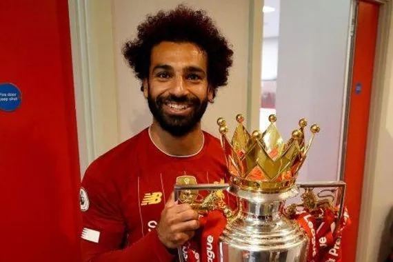 محمد صلاح يحتفل بعيد ميلاده الـ33 بسجل مذهل في البريميرليغ