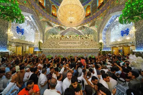 حشود الزائرين تتوافد على النجف احتفاءً بعيد الغدير الأغر