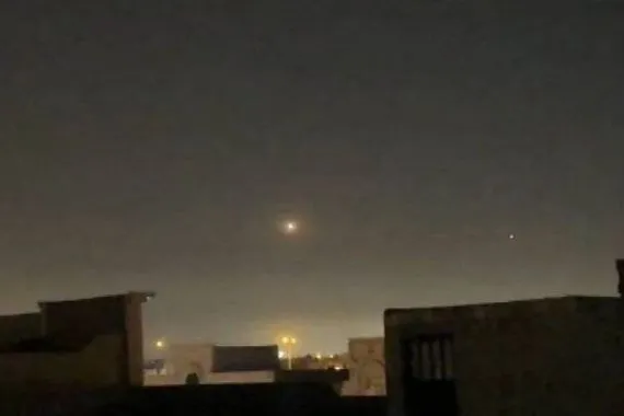 الدفاع الجوي الايراني يدمر عدد من الطائرات المسيرة المعادية في أهواز قناة العالم الاخبارية