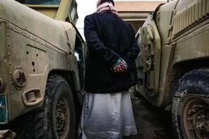 وسط إجراءات مشددة أمريكا تنقل 400 من عتاة داعش من سجن الرقة إلى جهة مجهولة