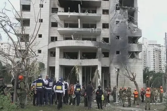 صواريخ إيرانية تصيب حيفا وتل أبيب والجيش الإسرائيلي يتأهب