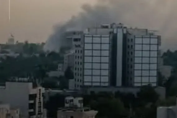 لحظة استهداف اسرائيل للتلفزيون الايراني فيديو