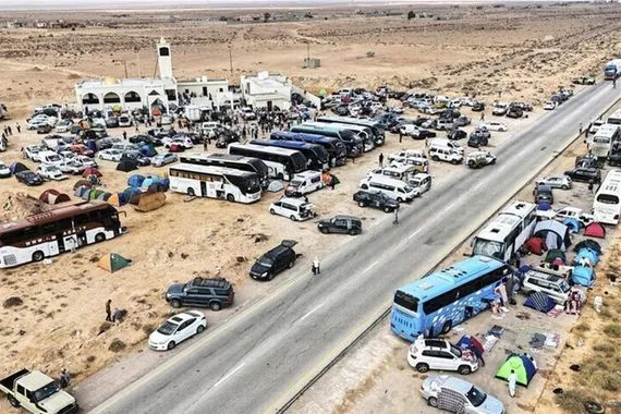 قافلة الصمود تعلن توقفها بسبب منعها من عبور سرت الليبية