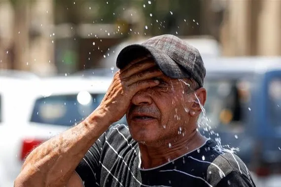 العراقيون يودعون الحرارة لـ10 أيام وخبر سار لاهالي الجنوب