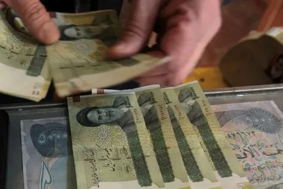 إيران من الداخل التومان يفقد 13 6 من قيمته أمام الدولار شفق نيوز