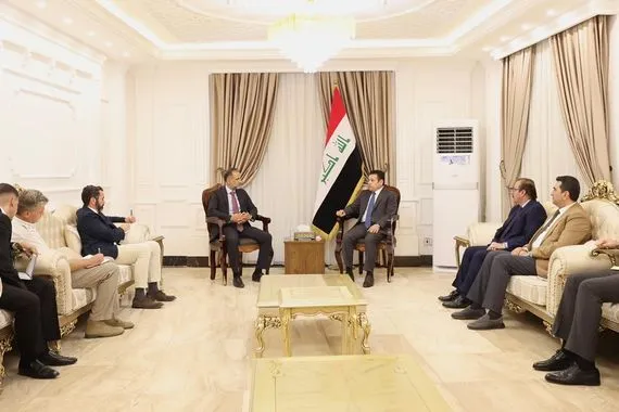 السفير البريطاني يشيد بالمواقف الحكيمة للحكومة العراقية وعدم الانخراط بالنزاع الدائر بالمنطقة