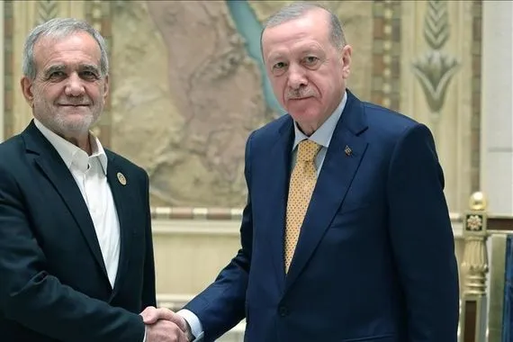 أردوغان يبلغ بزشكيان باستعداد تركيا لإنهاء الاشتباك والعودة للمفاوضات