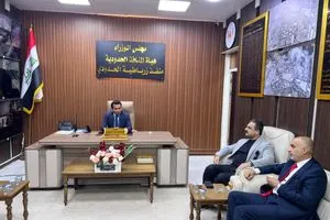 وزير النقل ورئيس هيئة المنافذ يتفقدان الإجراءات الخدمية في منفذ زرباطية وكالة الانباء العراقية واع