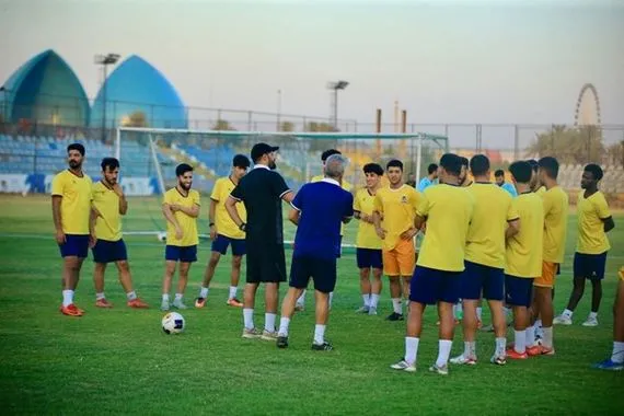 القوة الجوية يؤكد تمسكه بخدمات مدرب الصقور
