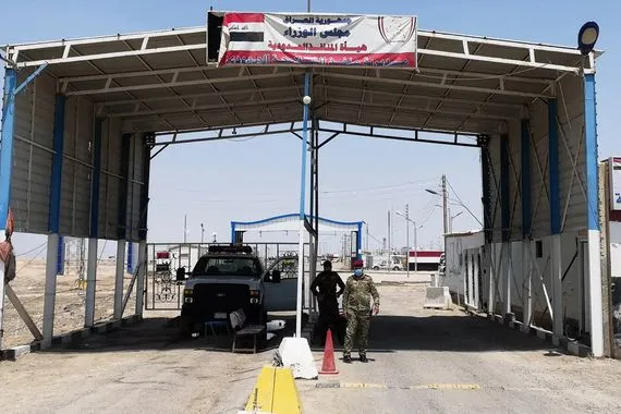 أجور خيالية لنقل العائدين من دول الجوار شهادات مؤلمة لعراقيين يشكون فوضى المنافذ شفق نيوز