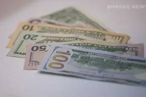 الدولار يعاود الارتفاع مقابل الدينار العراقي في بغداد واربيل شفق نيوز