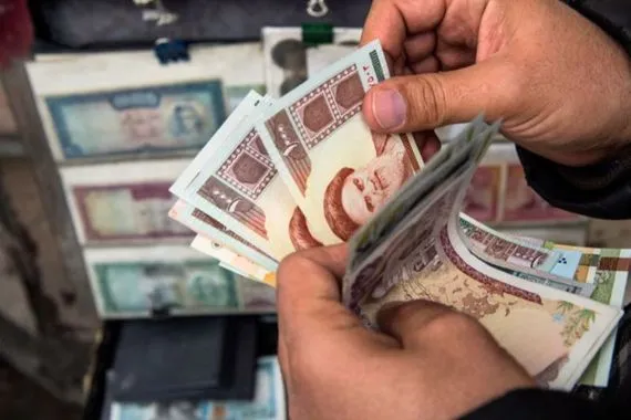 ارتفاع سعر الدولار في إيران مع تصاعد التوترات العسكرية شفق نيوز