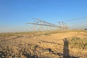 الكهرباء تعرض أبراج نقل الطاقة في البصرة إلى تخريب متعمد أدى إلى فقدان 300 ميغاواط