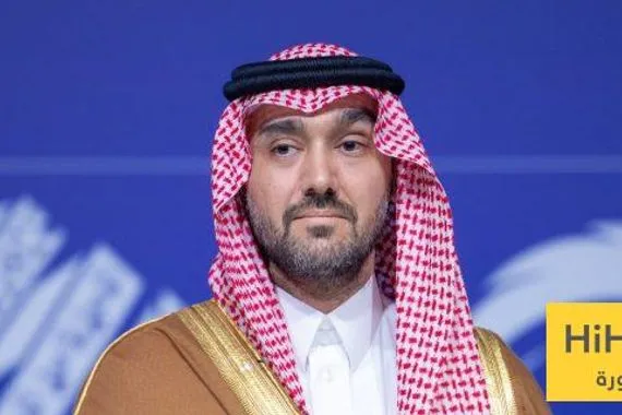 وزير الرياضة يشيد بأداء الهلال بعد التعادل مع ريال مدريد