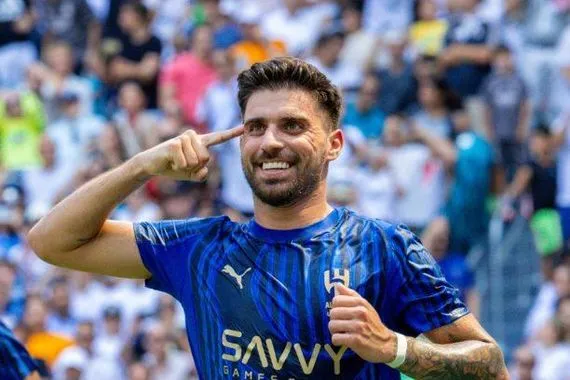 شاهد أهداف الشوط الأول من مباراة الريال و الهلال