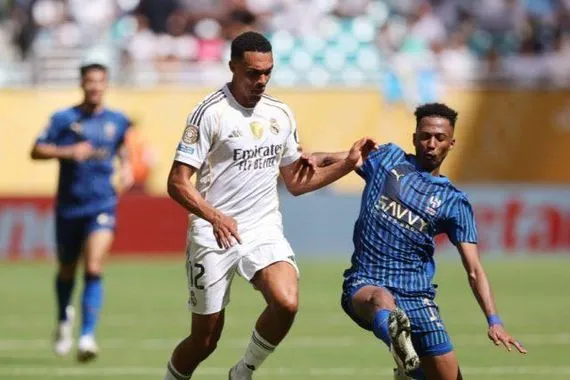 صحفي أندلسي يسخر من مستوى الريال أمام الهلال