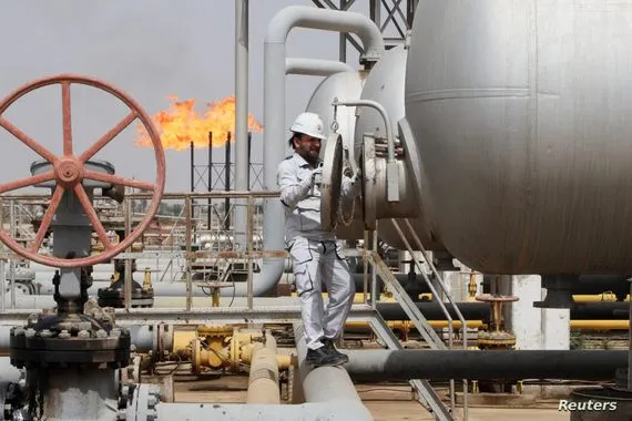 النفط تنفي مغادرة العمال الأجانب خارج العراق
