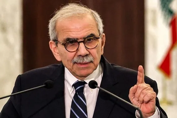 سياسي لبناني رئيس الحكومة ينفذ الأوامر الأمريكية بضعف ويخضع لضغوطاتها