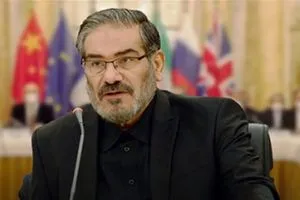 شمخاني للسيد الخامنئي أنا حي والنصر قريب