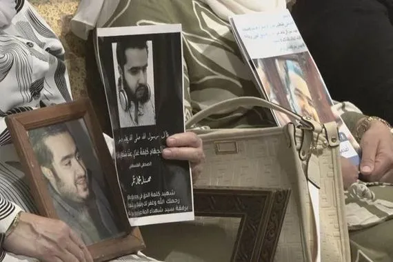 في دمشق معرض فني يسلّط الضوء على معاناة المفقودين وذويهم في سوريا