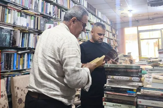 بكر لطيف من بائع كتب على الرصيف إلى حارس ذاكرة كركوك الثقافية صور شفق نيوز