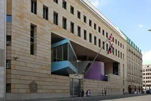 خطر صامت داخل الخضراء السفارة البريطانية في قلب أزمة أملاك الدولة