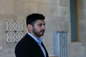 خلافات مع زوجة نتنياهو وتسريبات سرية تطيح بمسؤول اسرائيلي قناة العالم الاخبارية