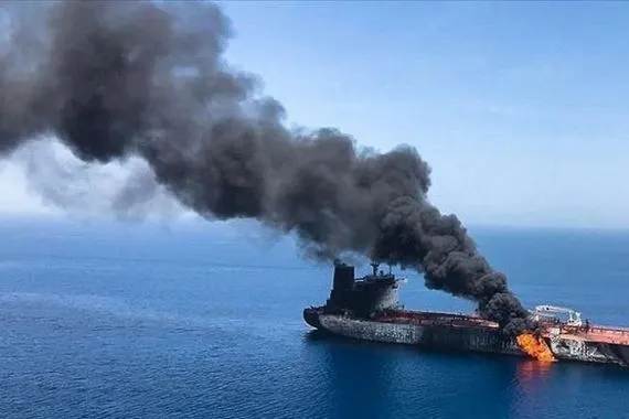 هجوم على سفينة تجارية قبالة سواحل اليمن قناة العالم الاخبارية