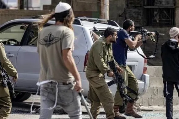تحذيرات من مخاطر عنف المستوطنين والتهجير القسري في مدن فلسطينية