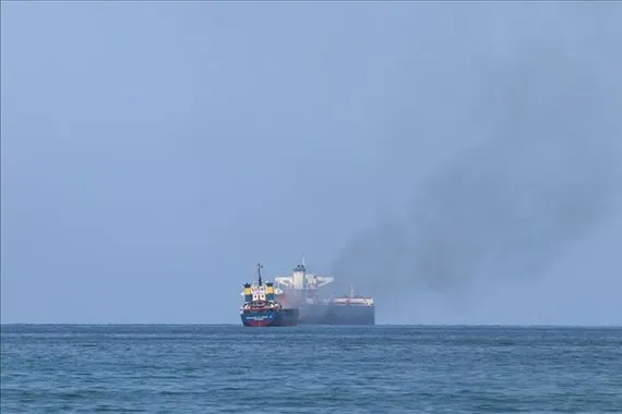 بقذائف الهاون هجوم مسلح على سفينة في البحر الأحمر