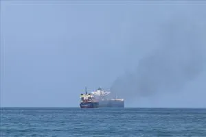 بقذائف الهاون هجوم مسلح على سفينة في البحر الأحمر