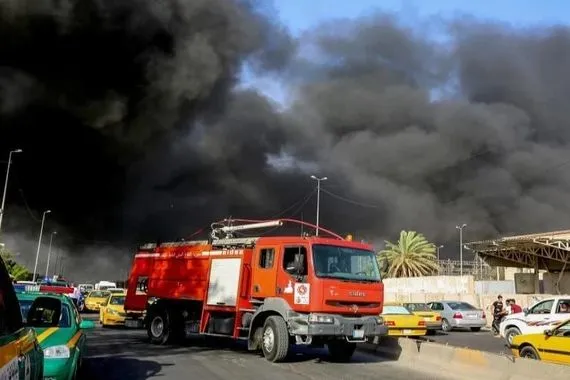 بالفيديو حريق يلتهم عددا من المحال التجارية وسط البصرة