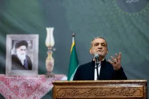 الرئيس الإيراني يتهم إسرائيل بمحاولة قتله