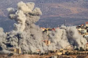 إصابة 10 أشخاص في غارتين إسرائيليتين على جنوب لبنان