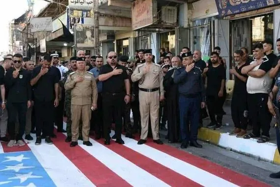 وزير الداخلية العراقي يعاقب ضباطاً شاركوا في فعالية تضمنت دعس العلم الأمريكي شفق نيوز