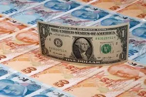 الليرة التركية تستقر بعد تراجعها إثر تشديد الحملة القانونية ضد حزب المعارضة