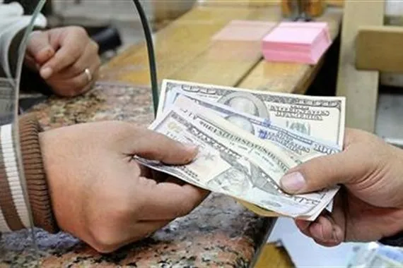 أكثر من 142 ألف دينار الدولار يرتفع بالعراق
